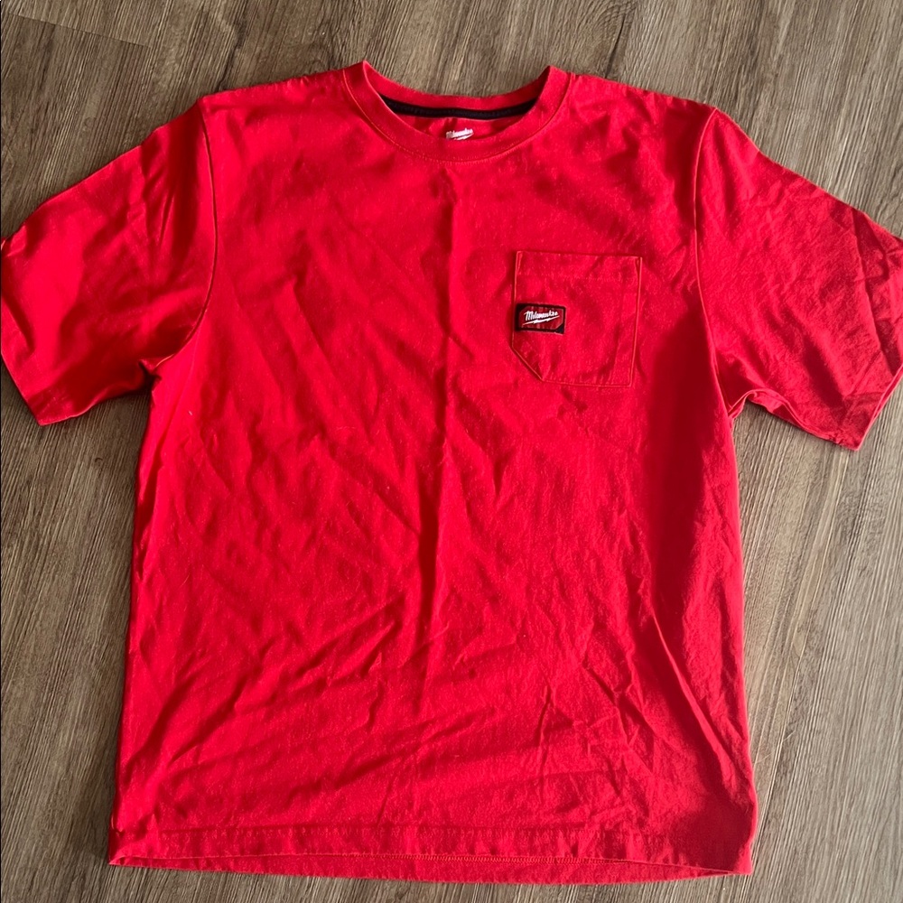Milwaukee  Red Short Sleeve Men's Tee xl